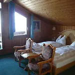 Cresta Hotel