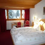 Cresta 3* فيلمز