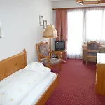 فندق Cresta 3*