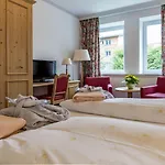 Cresta 3* فيلمز