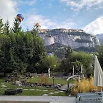 Cresta 3* فيلمز