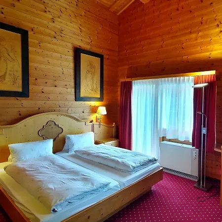 Cresta Hotel 3*